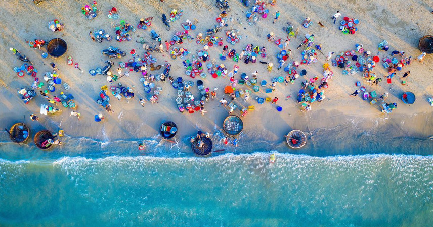 Early morning seafood market at My Khe beach