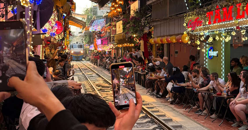 Overview of Hanoi Train Street