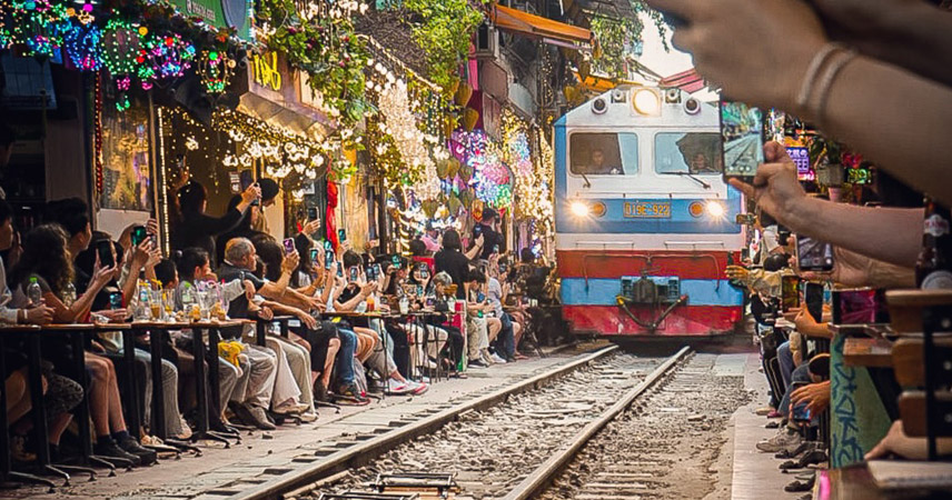 Take a photo in Hanoi Train Street
