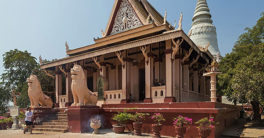 Wat Phnom Pagoda in Phnom Penh 