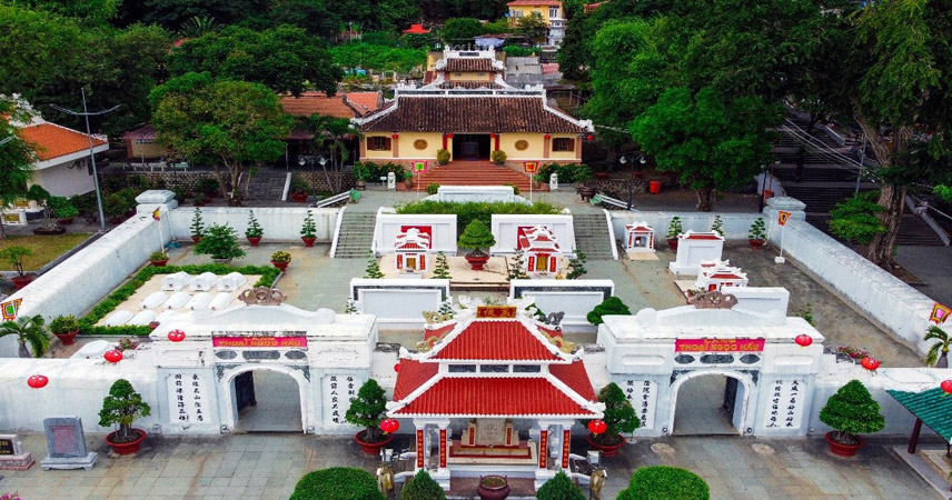 The tombs of Thoai Ngoc Hau and his two wives