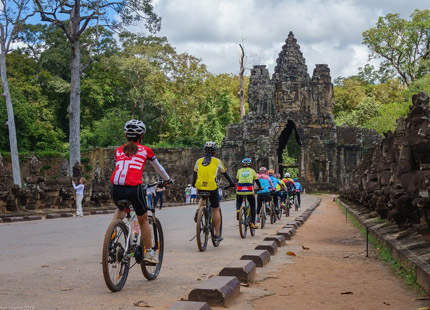 Explore Banteay Srei