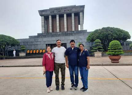 visit the Ho Chi Minh Complex